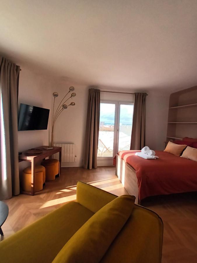 Paris Balcony Top Floor Room Exterior photo