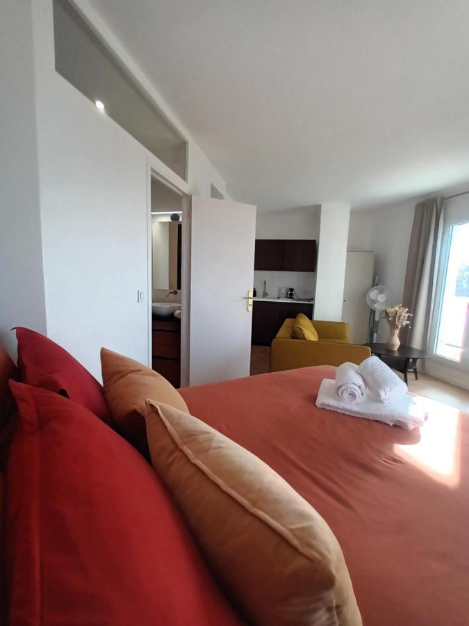 Paris Balcony Top Floor Room Exterior photo