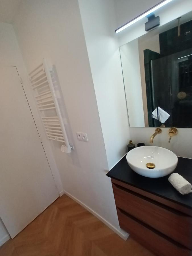Paris Balcony Top Floor Room Exterior photo